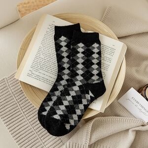 Diamond Pattern Ankle Socks In Black